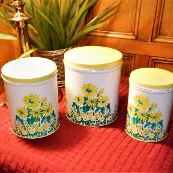 VINTAGE - Set of (3) Metal NESTING *** CANISTERS *** 1950'S - Picture 1 of 3